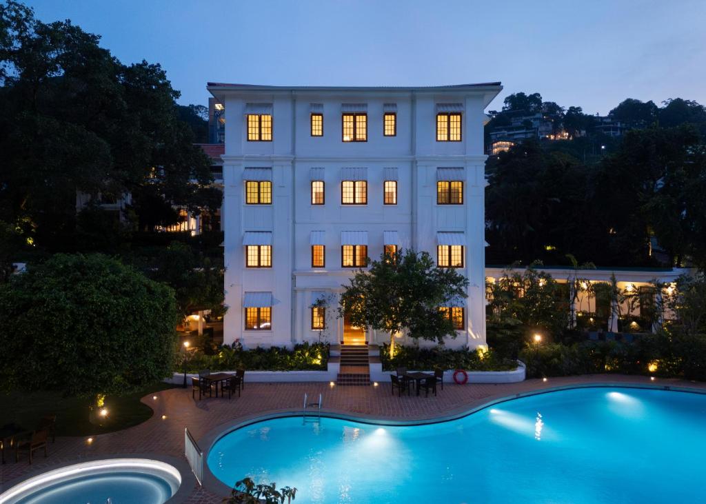 Bazén v ubytování Hotel Suisse nebo v jeho okolí