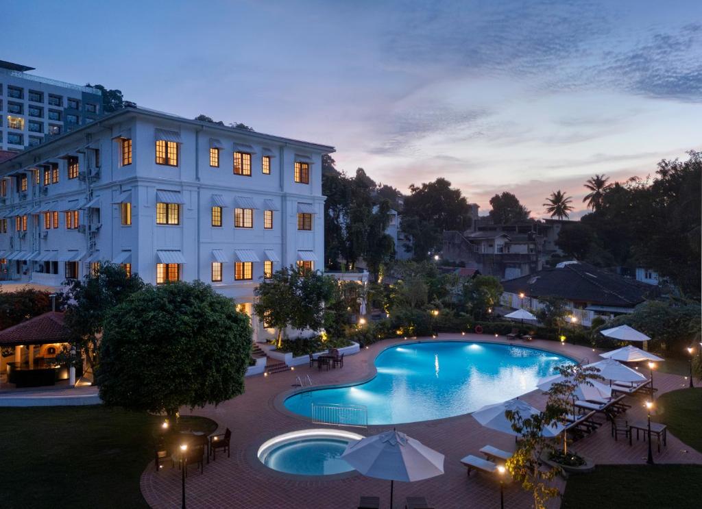 Bazén v ubytování Hotel Suisse nebo v jeho okolí