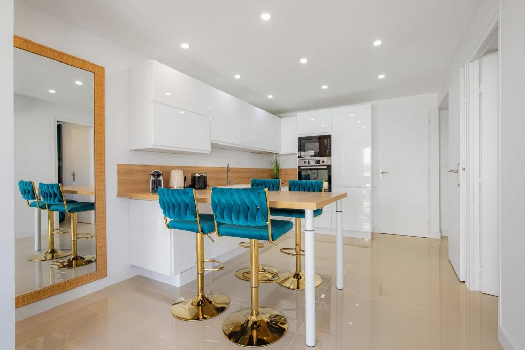 Η κουζίνα ή μικρή κουζίνα στο The Grand Blue - Apartment in Cap d'Agde