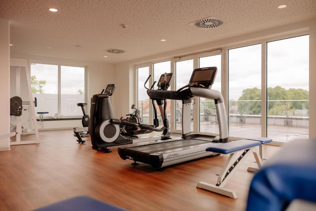 Fitness centrum a/nebo fitness zařízení v ubytování VIA PLAZA Meppen by Hackmann