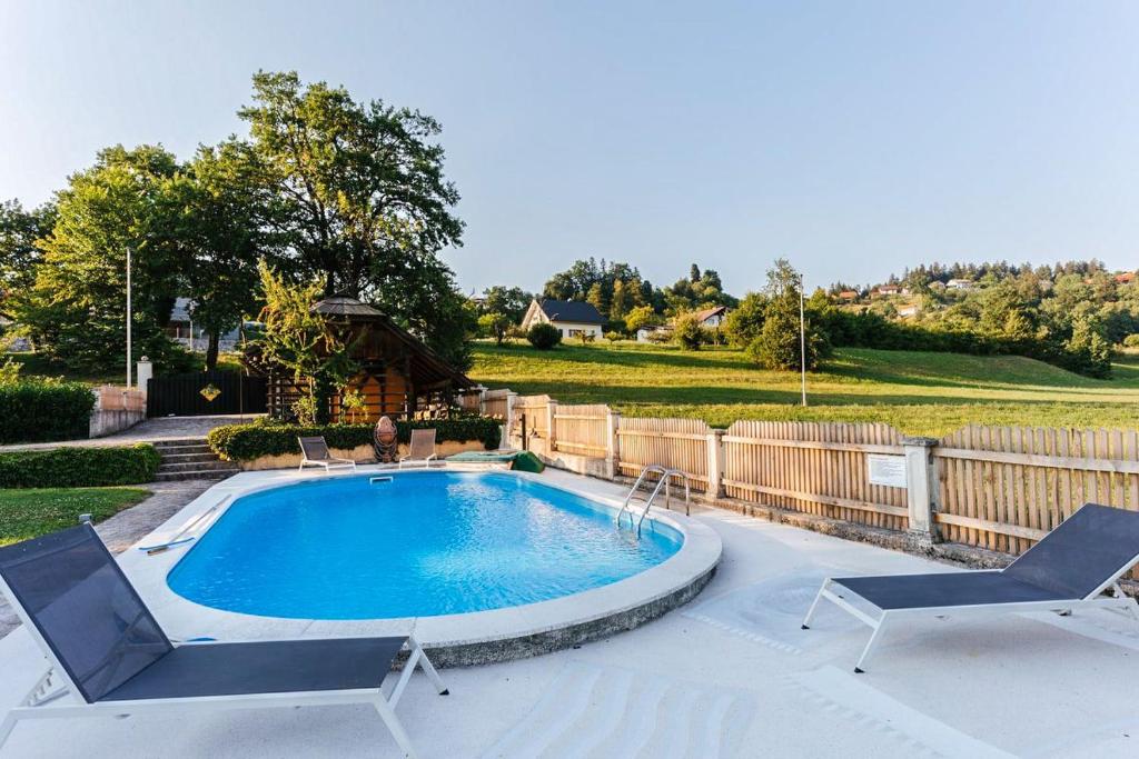 Bazén v ubytování Lidija House nebo v jeho okolí