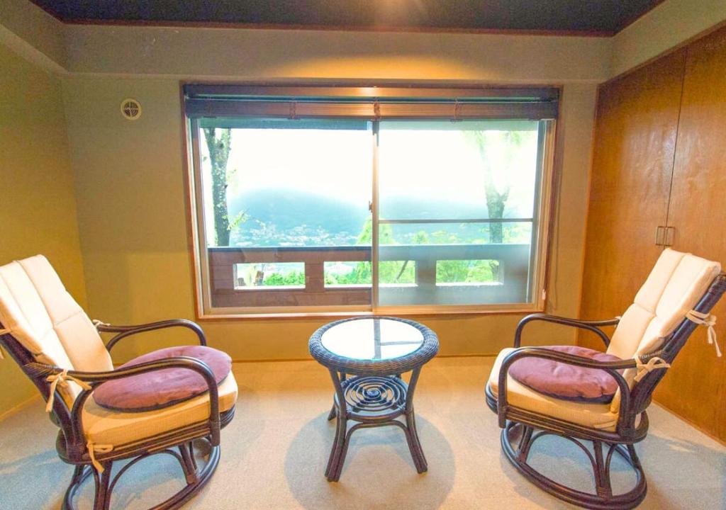 Posezení v ubytování LiVEMAX RESORT Hakone Sengokuhara