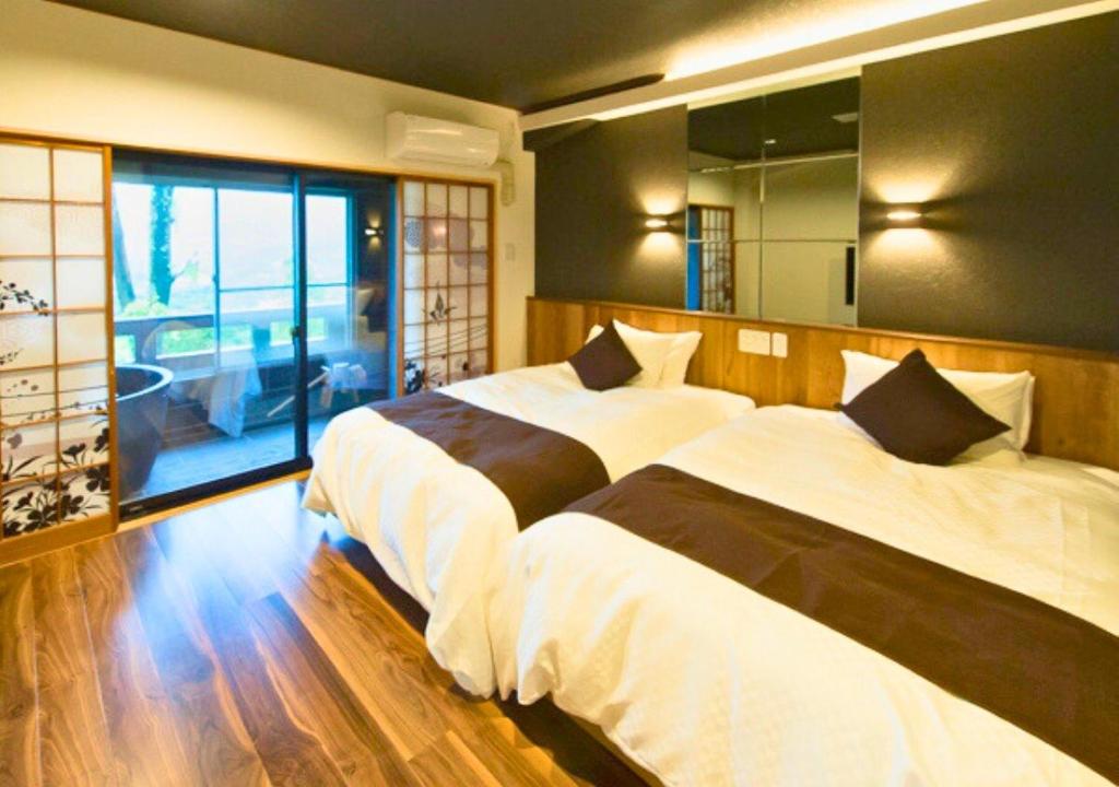Postel nebo postele na pokoji v ubytování LiVEMAX RESORT Hakone Sengokuhara