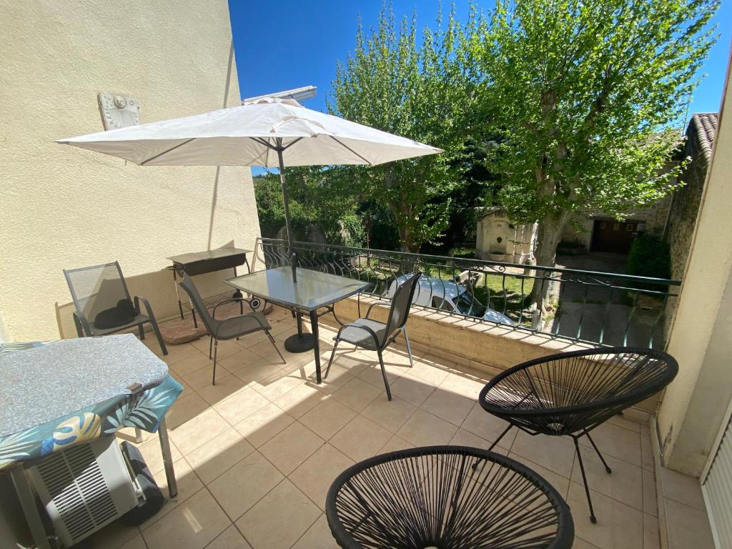 Μπαλκόνι ή βεράντα στο appartement de village avec terrasse
