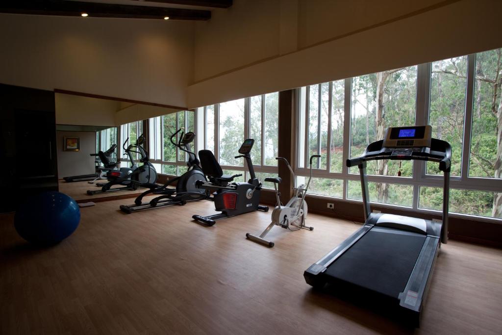 Fitness centrum a/nebo fitness zařízení v ubytování Sinclairs Retreat Ooty