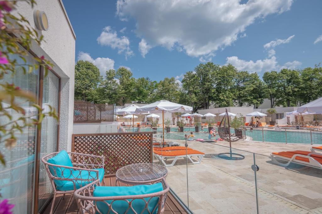 Bazén v ubytování Mera Resort nebo v jeho okolí