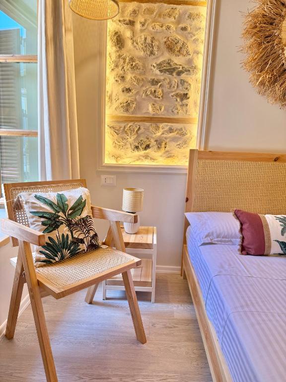 Postel nebo postele na pokoji v ubytování Old Town Suites Muradie