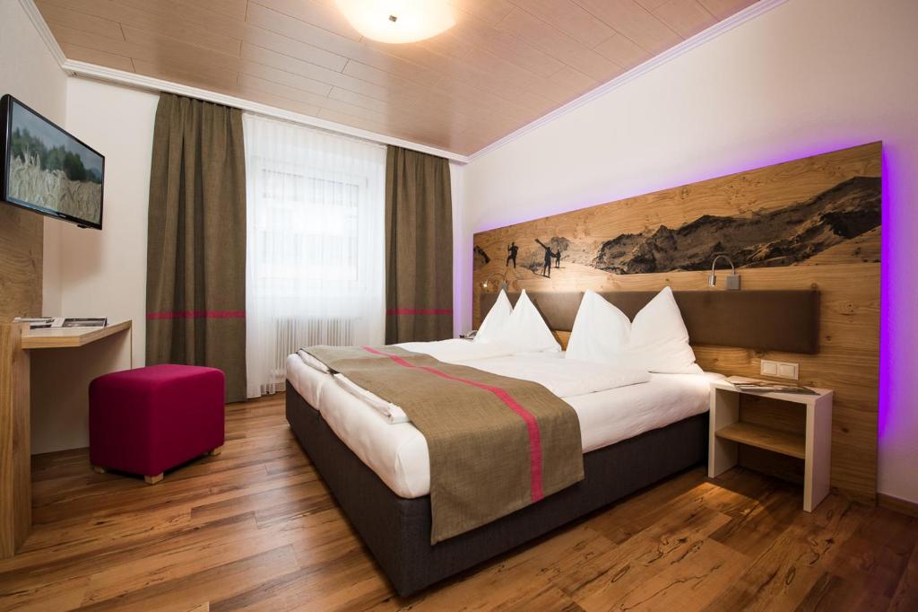 Postel nebo postele na pokoji v ubytování Hotel Tannenberg