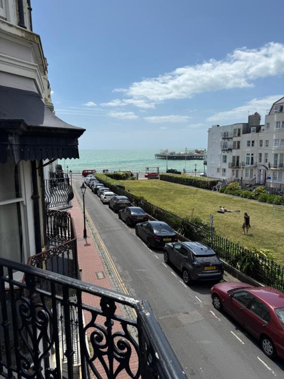 Ambassador Hotel - Resim 10