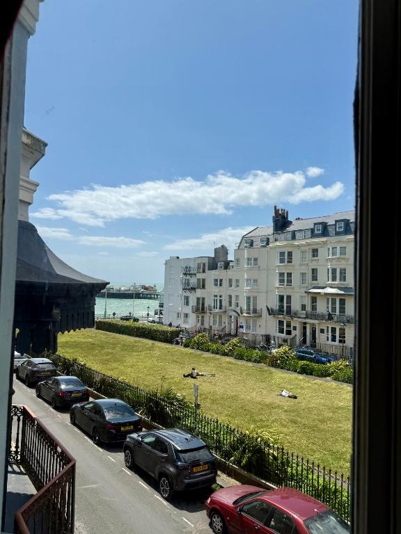 Ambassador Hotel - Resim 9