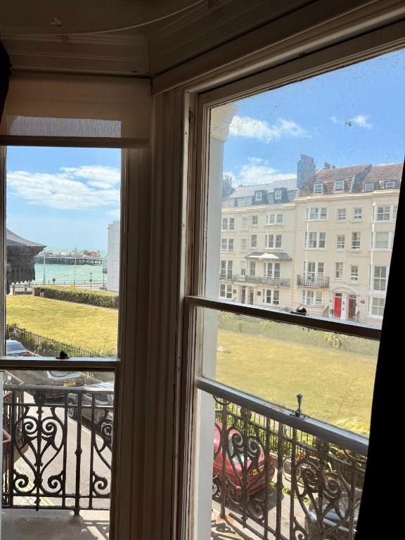 Ambassador Hotel - Resim 7