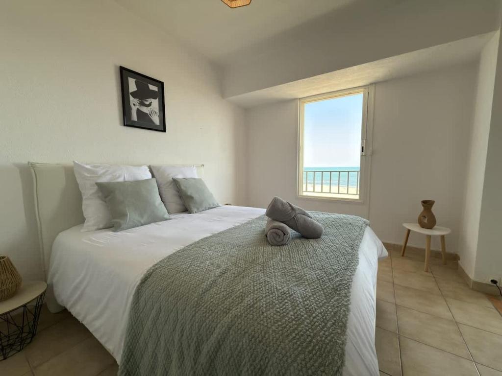 En eller flere senge i et værelse på Valras-Loc - Front de Mer avec Vue Superbe