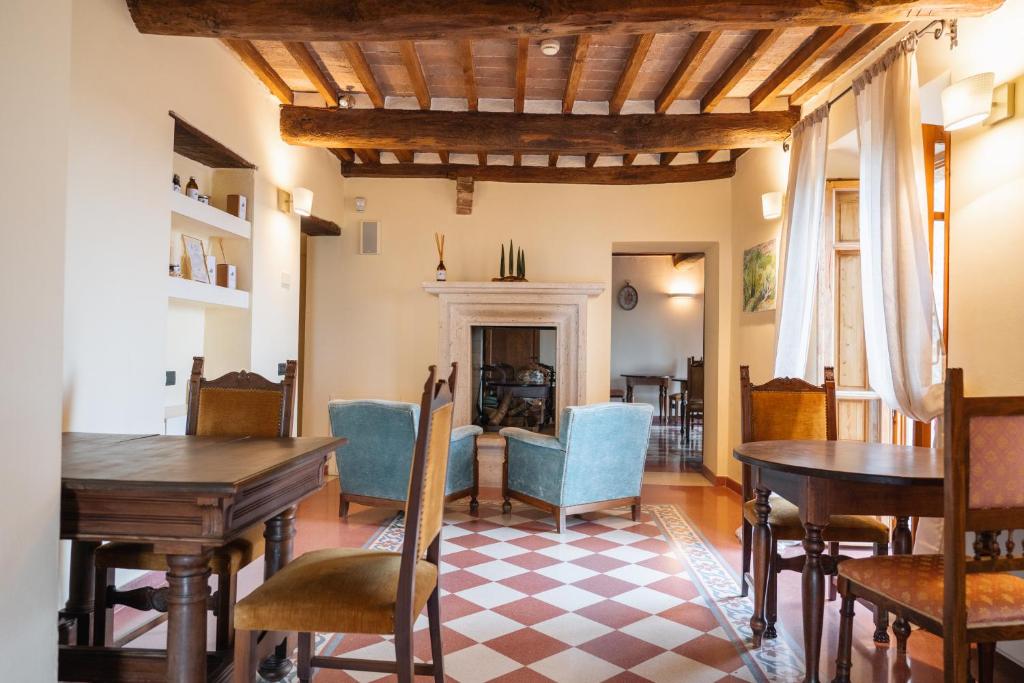 Posezení v ubytování Rocca d'Orcia Suites and Villas
