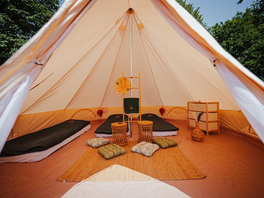 Posezení v ubytování Salinko Glamping