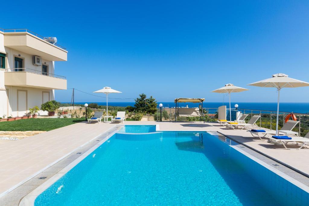 Kolam renang di atau dekat dengan Diamantis Villa, Serene Oasis with SeaViews, By ThinkVilla