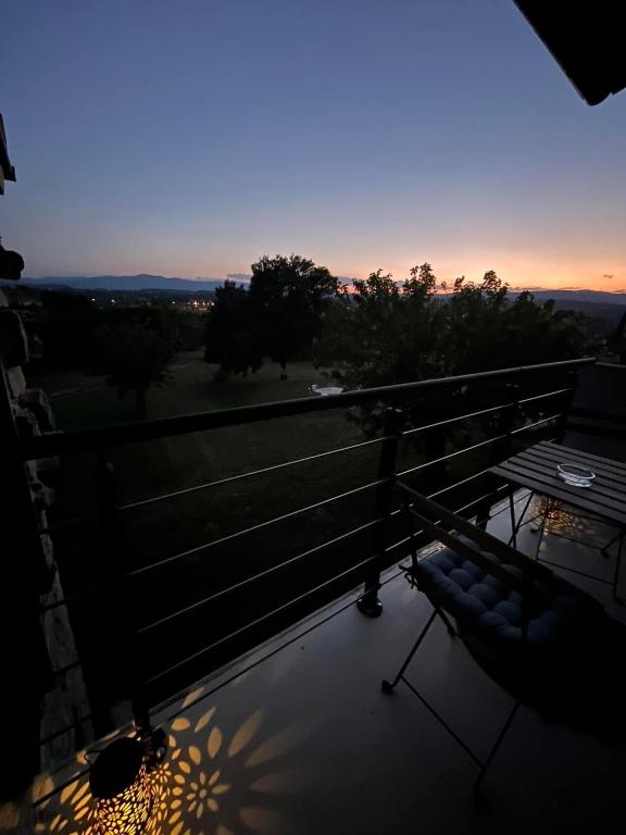 Východ nebo západ slunce při pohledu z bed and breakfast nebo okolí