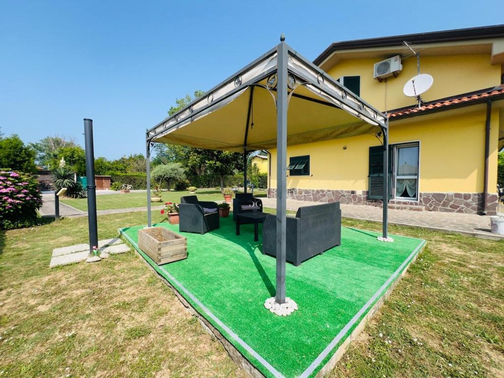 Zahrada ubytování - Rustic Charm with Garden & Pool -
