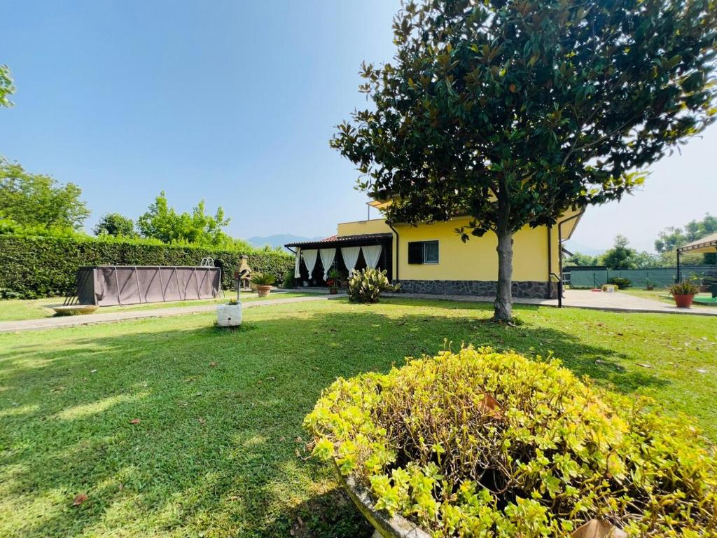 Zahrada ubytování - Rustic Charm with Garden & Pool -
