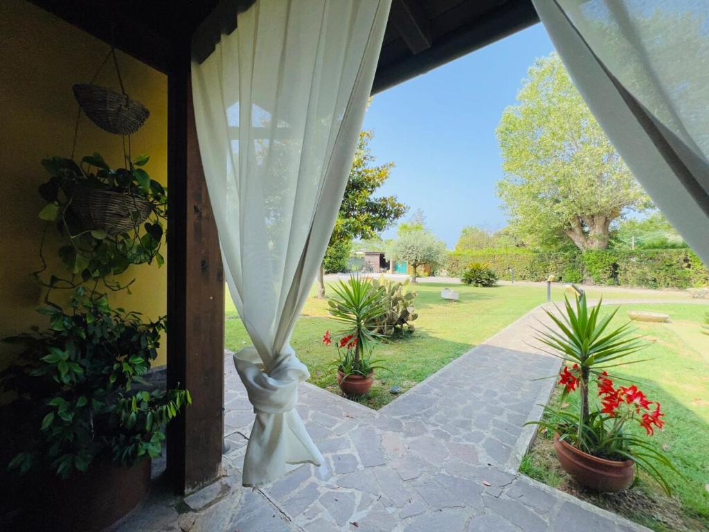 Zahrada ubytování - Rustic Charm with Garden & Pool -