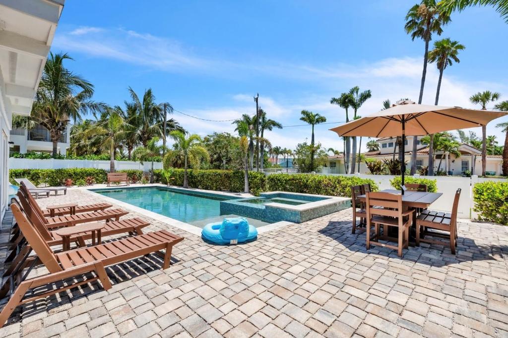 Bassein majutusasutuses The Palm Leaf home või selle lähedal