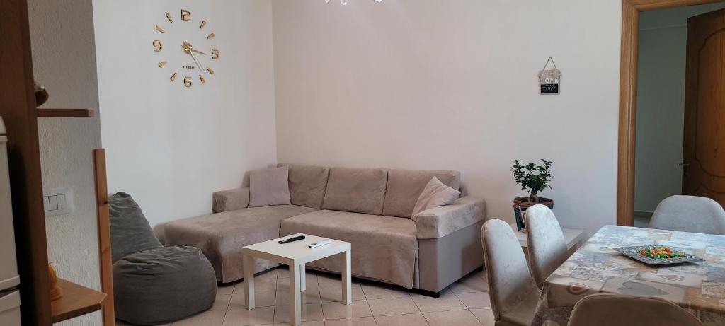 Χώρος καθιστικού στο Fred's Apartment