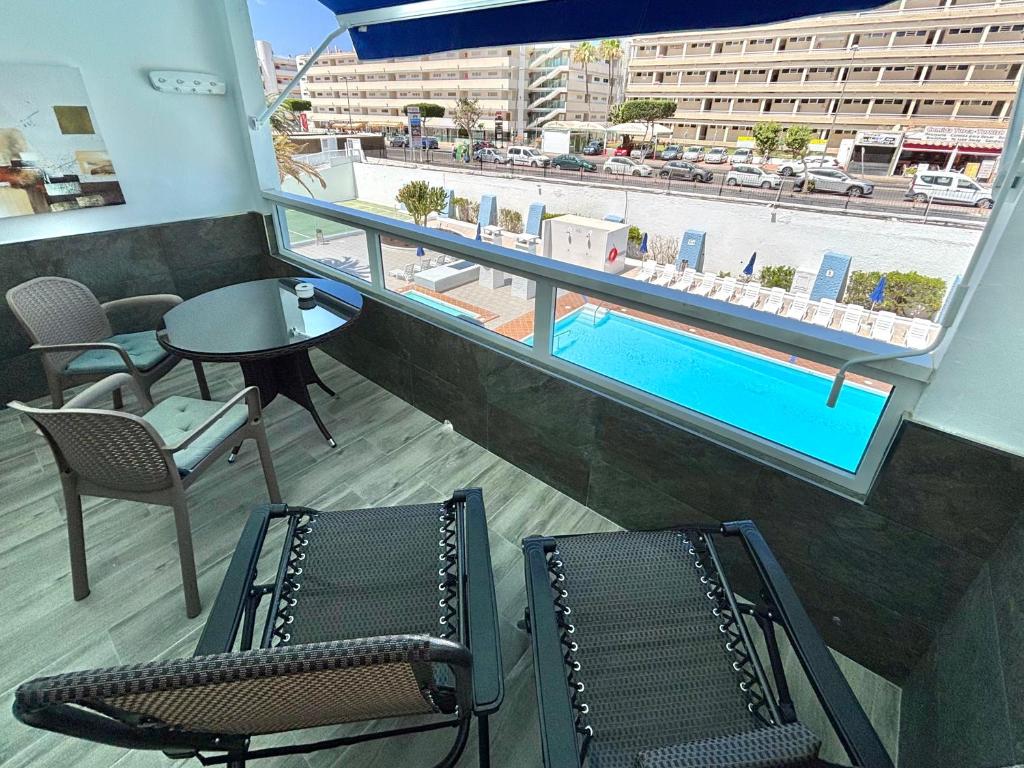 Cosy Pool View Apartment Tinache