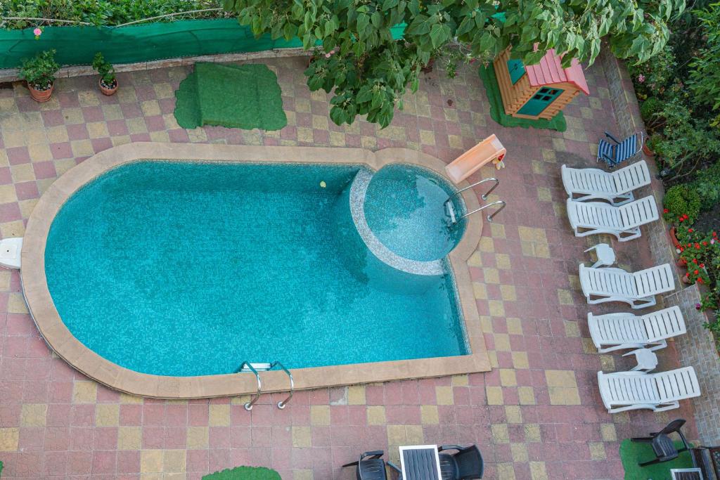 Bazén v ubytování Family Hotel Mimosa nebo v jeho okolí