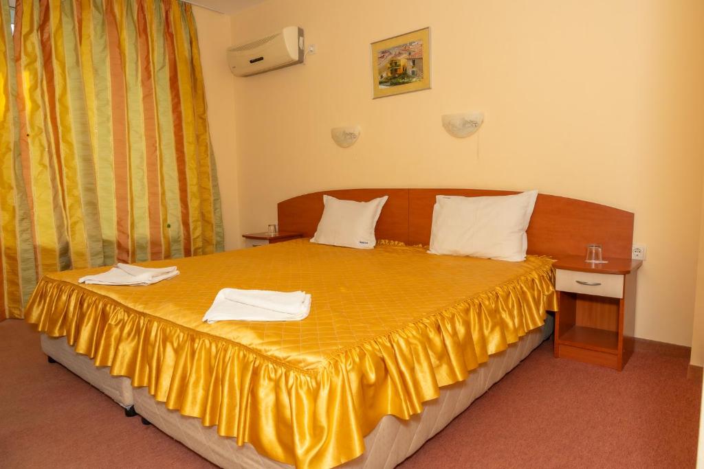 Postel nebo postele na pokoji v ubytování Family Hotel Mimosa