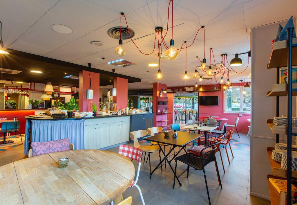 Restaurace v ubytování B&B HOTEL Orléans Nord Saran