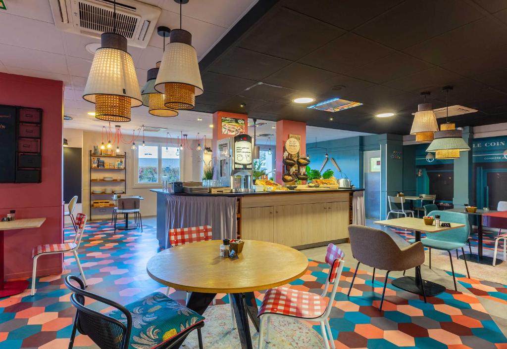 Restaurace v ubytování B&B HOTEL Orléans Nord Saran