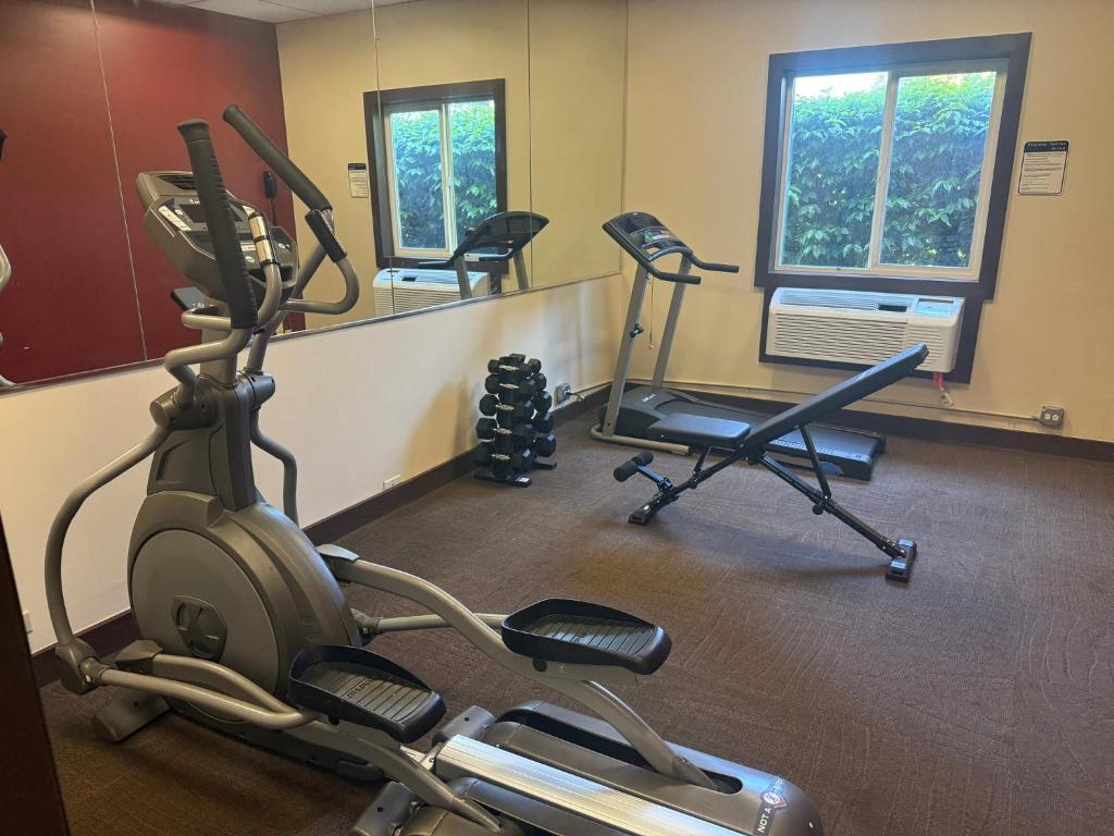 Fitness centrum a/nebo fitness zařízení v ubytování Red Roof Inn Seattle Airport - SEATAC