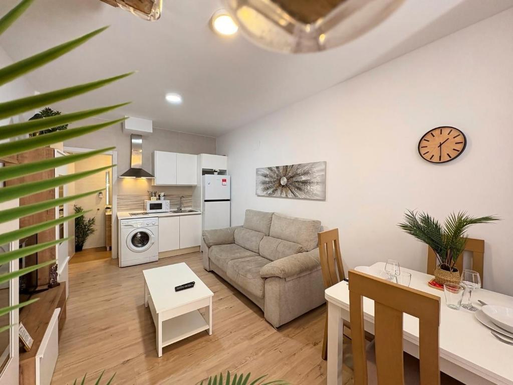 Kuchyňa alebo kuchynka v ubytovaní Duplex Huelin II & Beach
