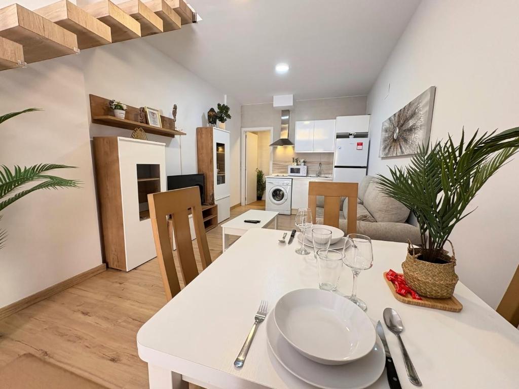Kuchyňa alebo kuchynka v ubytovaní Duplex Huelin II & Beach