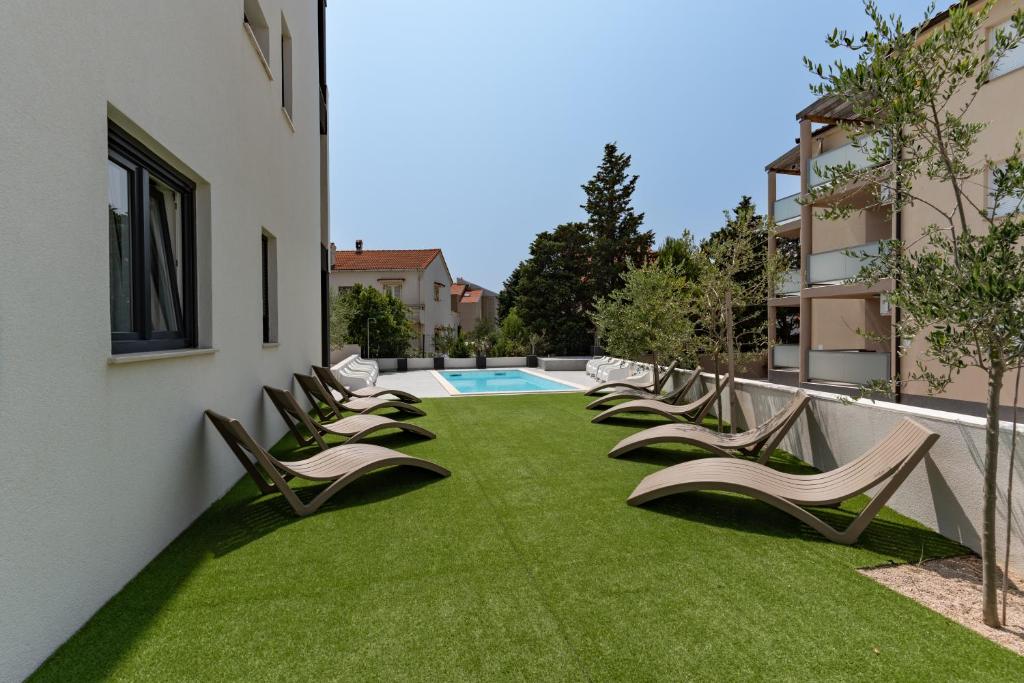 Bassein majutusasutuses Villa SHARK 2 with a pool või selle lähedal
