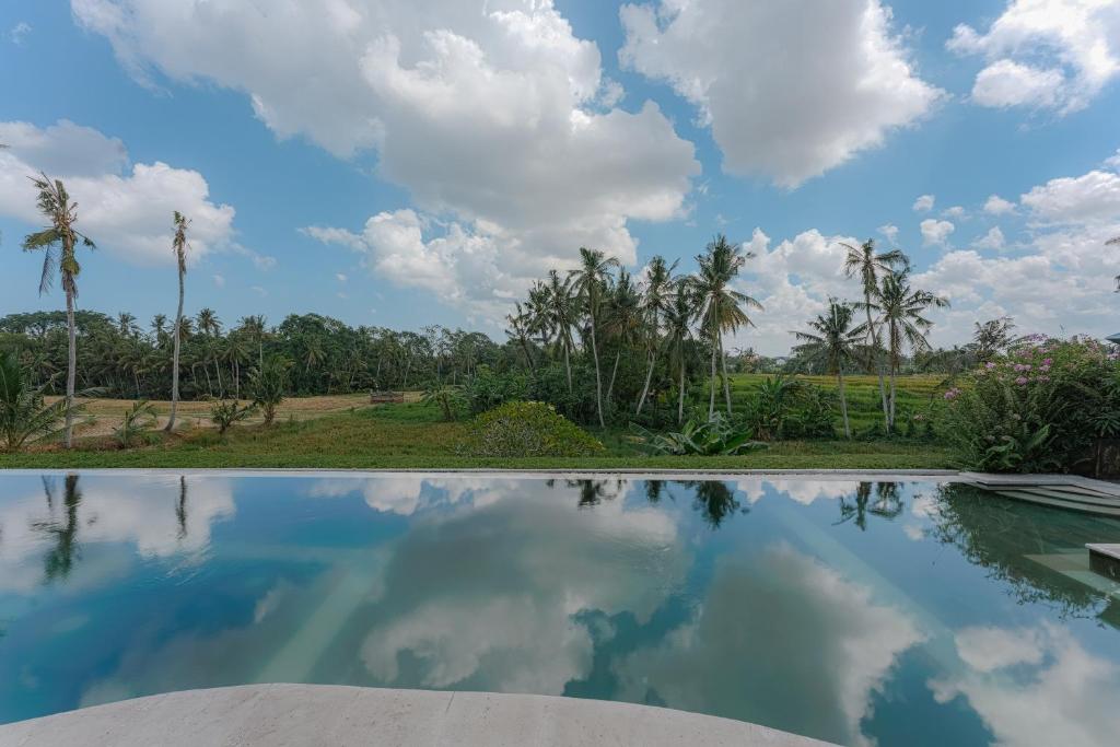 Bazén v ubytování Coco Verde Bali Resort nebo v jeho okolí