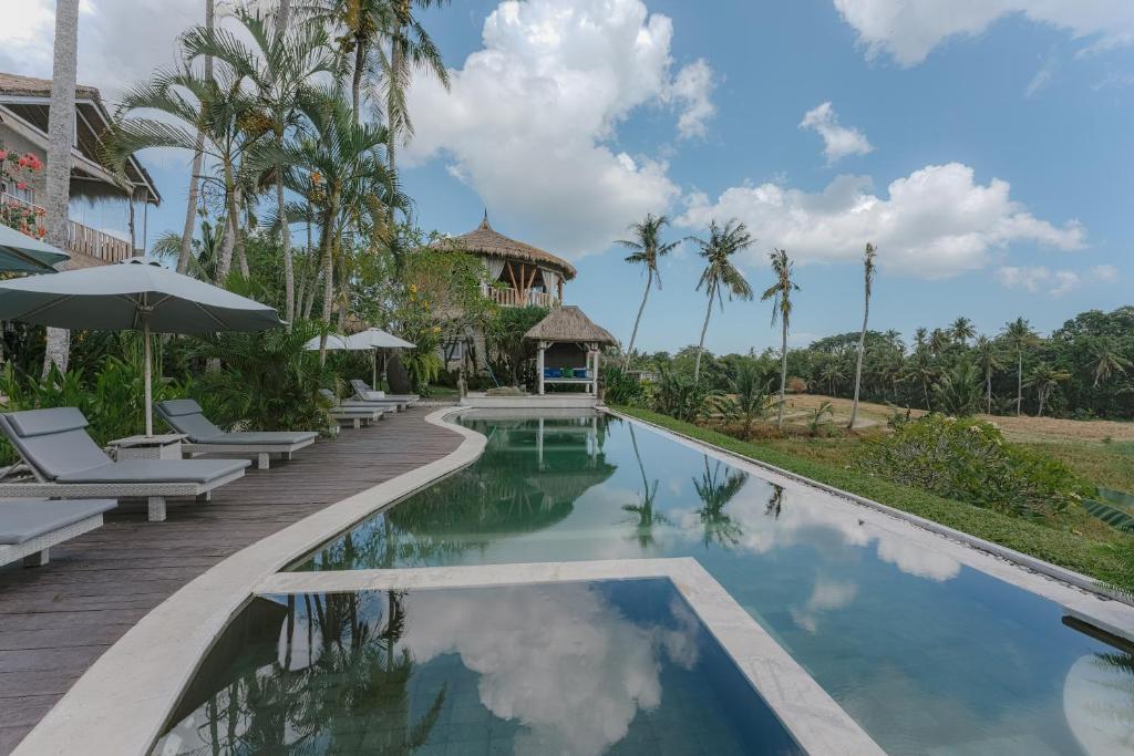 Bazén v ubytování Coco Verde Bali Resort nebo v jeho okolí