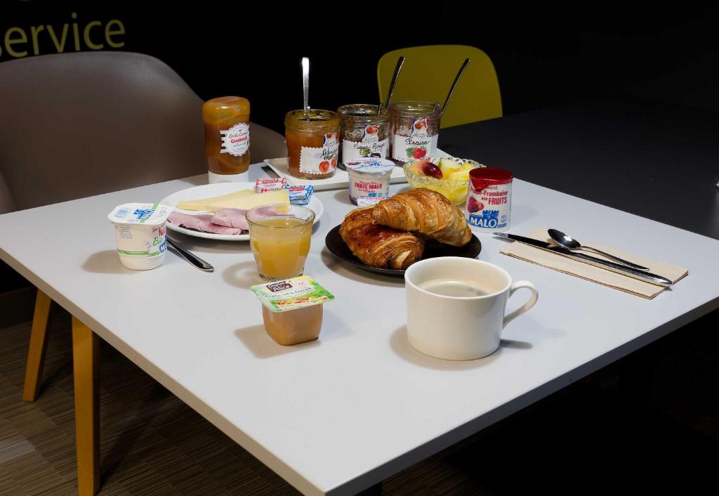 B&B HOTEL Reims Centre Erlon - Resim 25