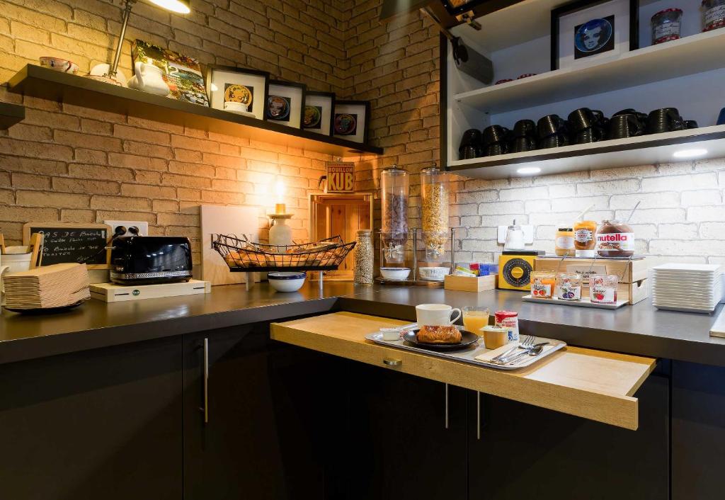 B&B HOTEL Reims Centre Erlon - Resim 16