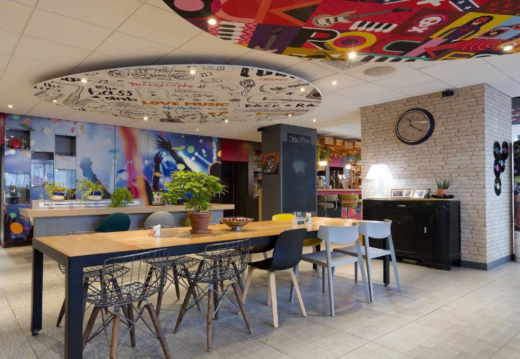 B&B HOTEL Reims Centre Erlon - Resim 24