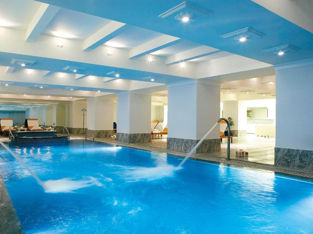 Bazén v ubytování Grecotel Larissa Imperial nebo v jeho okolí