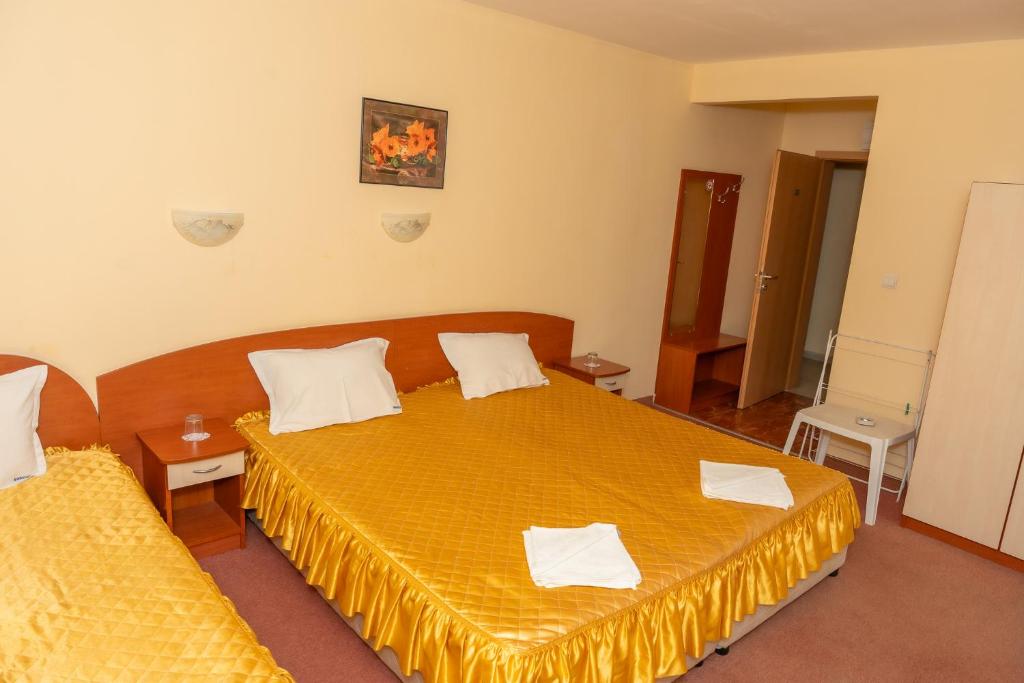 Postel nebo postele na pokoji v ubytování Family Hotel Mimosa