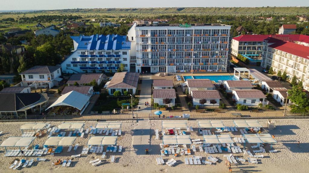 Bazén v ubytování Berizka Park Hotel nebo v jeho okolí