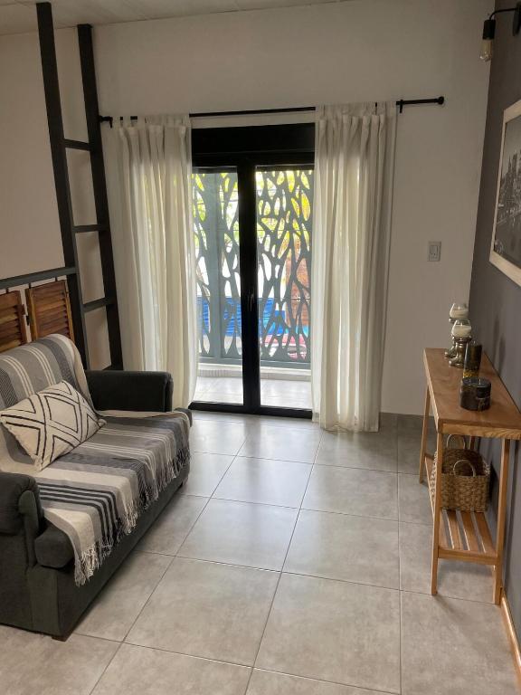 a living room with a couch and a table at Apartment del centro in Santa Rosa