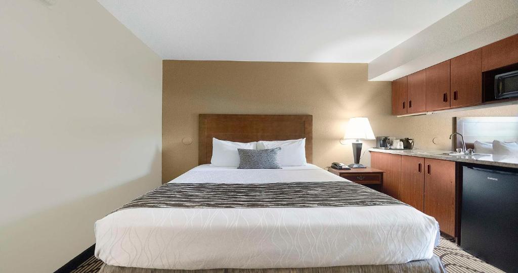 SureStay Plus Hotel by Best Western Rocklin - Queen Room With Two Queen Beds And Wet Bar