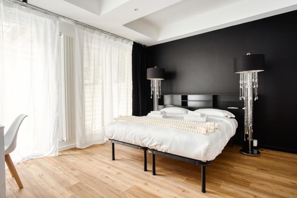 Hostmate - Milano - Imperia's Crystal - Romolo