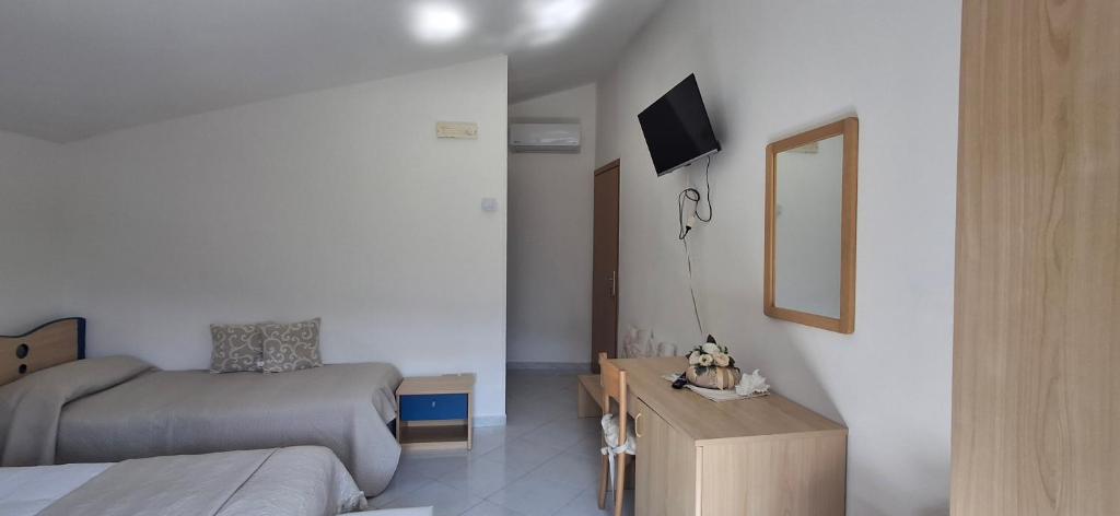 TV a/nebo společenská místnost v ubytování Hotel affittacamere novella