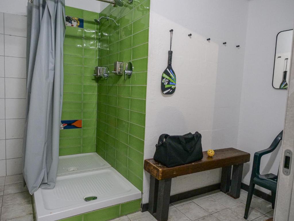 Ένα μπάνιο στο Marathon Hostel