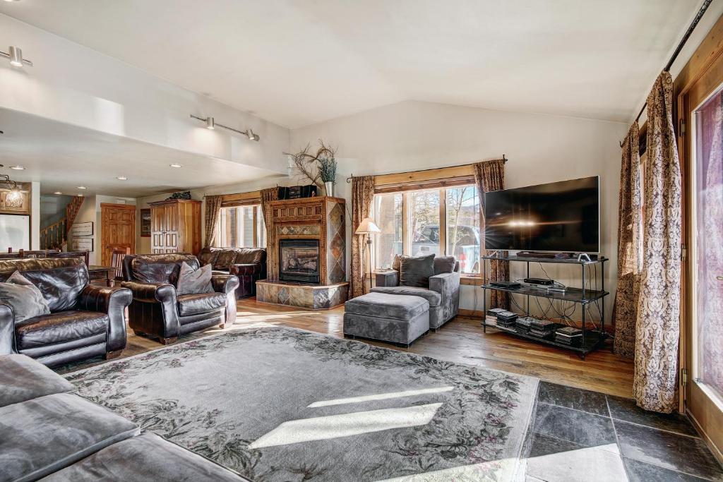 Posezení v ubytování Mainridge D by Ski Country Resorts