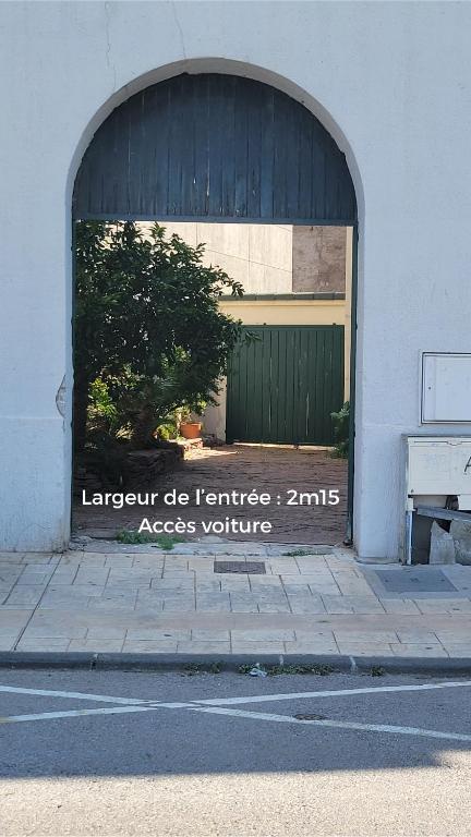 Fotografia z galérie ubytovania Apt spacieux avec jardin et parking v destinácii Sète