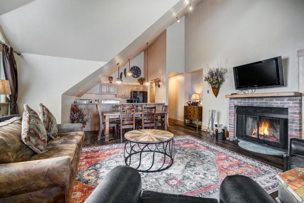 Image showcasing Ski Country Penthouse 3 by Ski Country Resorts, Breckenridge (updated ...